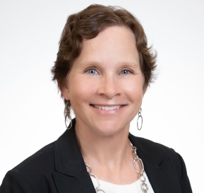Amy Knopka bio photo 06 2022